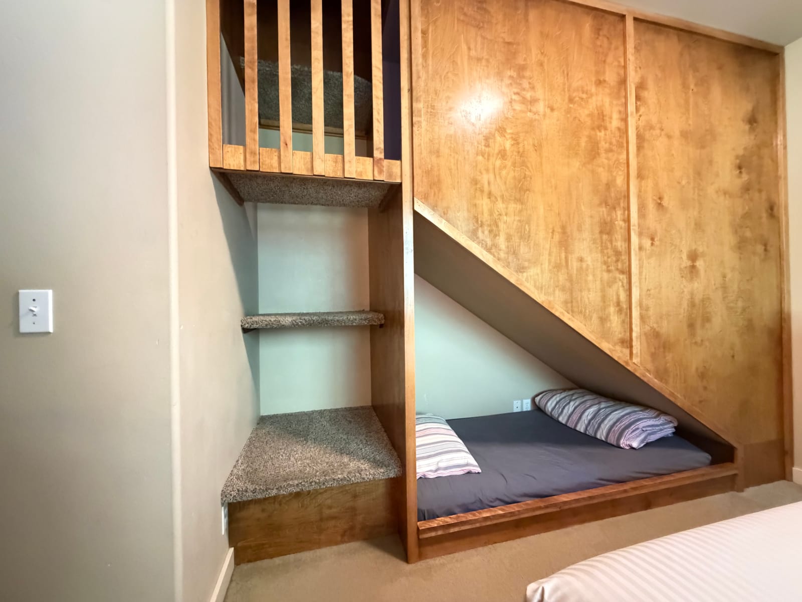 Platform ladder from Bedroom 3 down to the playroom