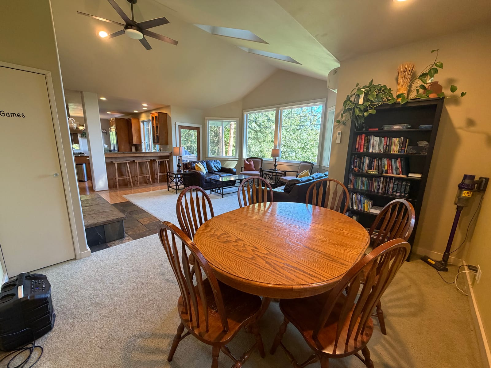 Living room with books and a table for a small group