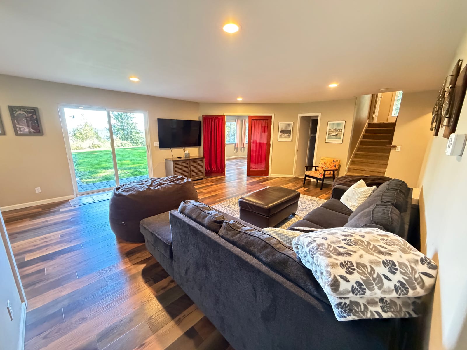 Lower lounge for a small group